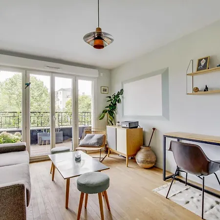 Le Cyr Apartment